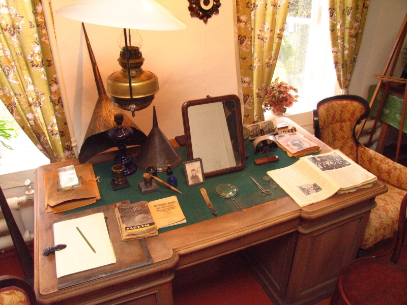 Обзорная экскурсия по экспозиции Мемориального Дома-музея К. Э. Циолковского Культура Калужской области