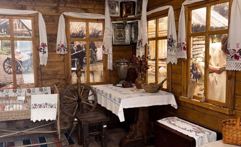 Экскурсия по экспозиции «Русская изба» Культура Калужской области