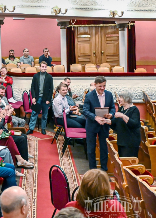 Министр культуры и туризма Калужской области П.А.Суслов провёл встречу с коллективом Калужского драмтеатра. Культура Калужской области