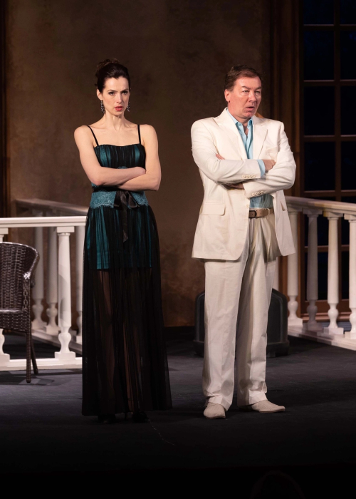 🎭 12 апреля в Калужском областном драматическом театре покажут мелодраму «Интимная комедия». Культура Калужской области